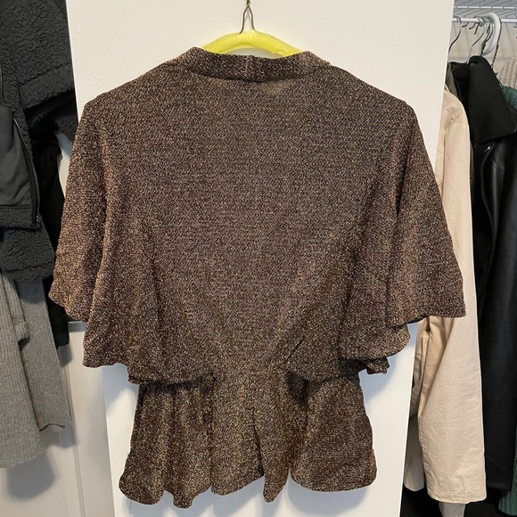 Guess top with low v cut - Picture 2 of 3